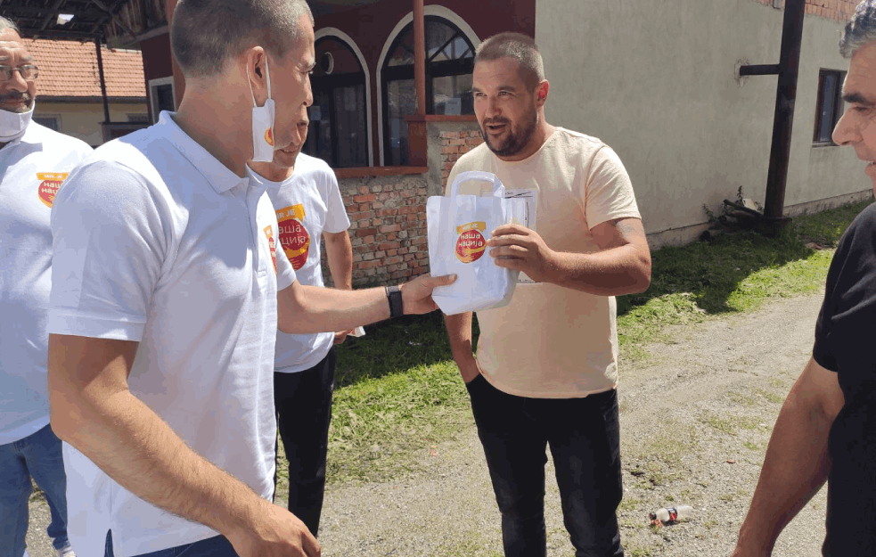 ĐUKANOVIĆEVA TORTURA NAD OPOZICIJOM: ‘Karavan mira’ i <span style='color:red;'><b>Aleksa Bečić</b></span> na udaru policije u Pljevljima (VIDEO)
